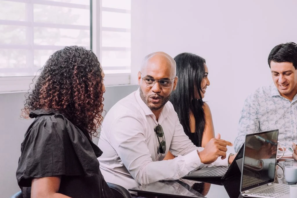 Détail humain et bienveillance